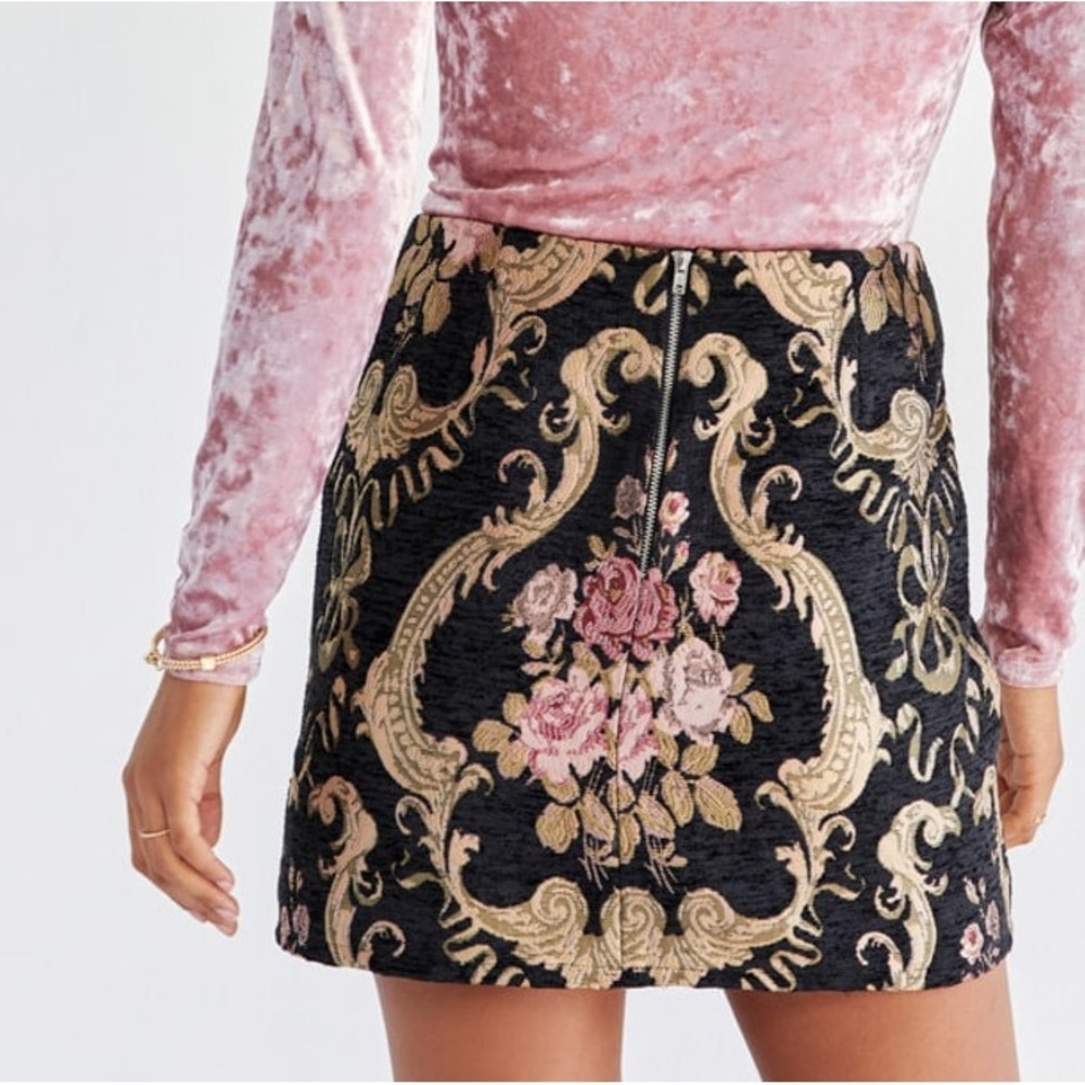 Francesca’s Floral Baroque Skirt - Mini Skirt Small - Picture 5 of 9
